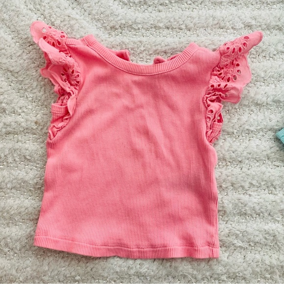 Baby Gap - (2) Girls 12 months Summer Shirts - Picture 2 of 4